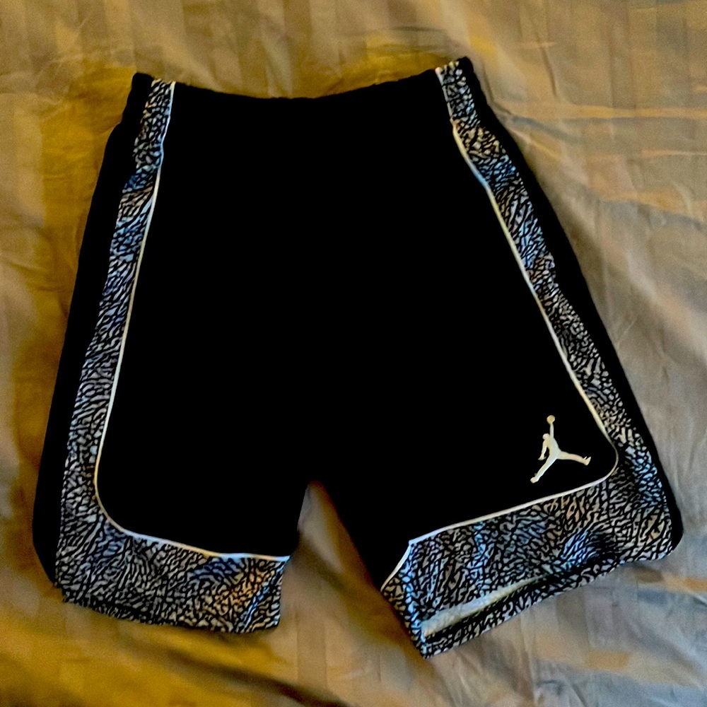 Boys size 8 Jordan basketball shorts